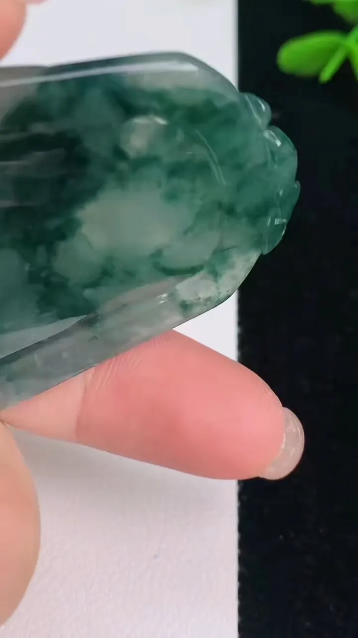 天然A货翡翠牌吊坠，尺寸65-40-10，重:45.00g
7月30日