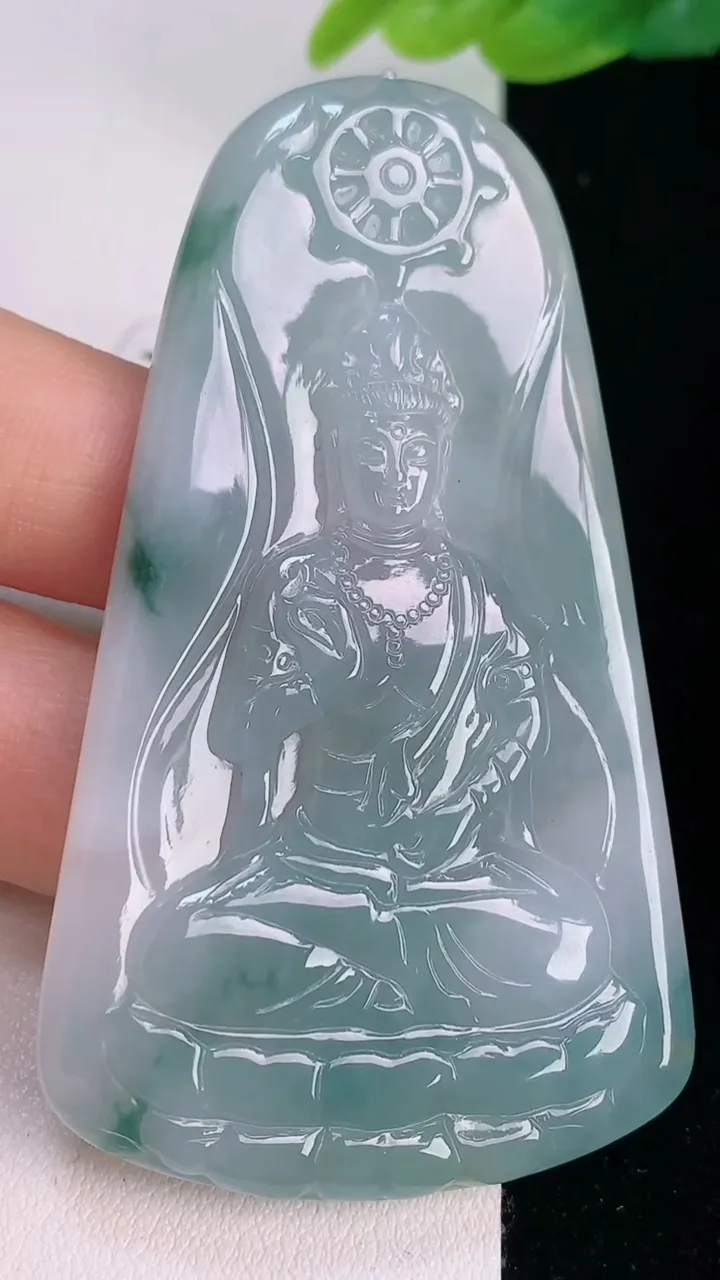天然A货翡翠冰种飘花观音菩萨吊坠，尺寸67.2-39.2-5.2，重量:28.88g
7月30日