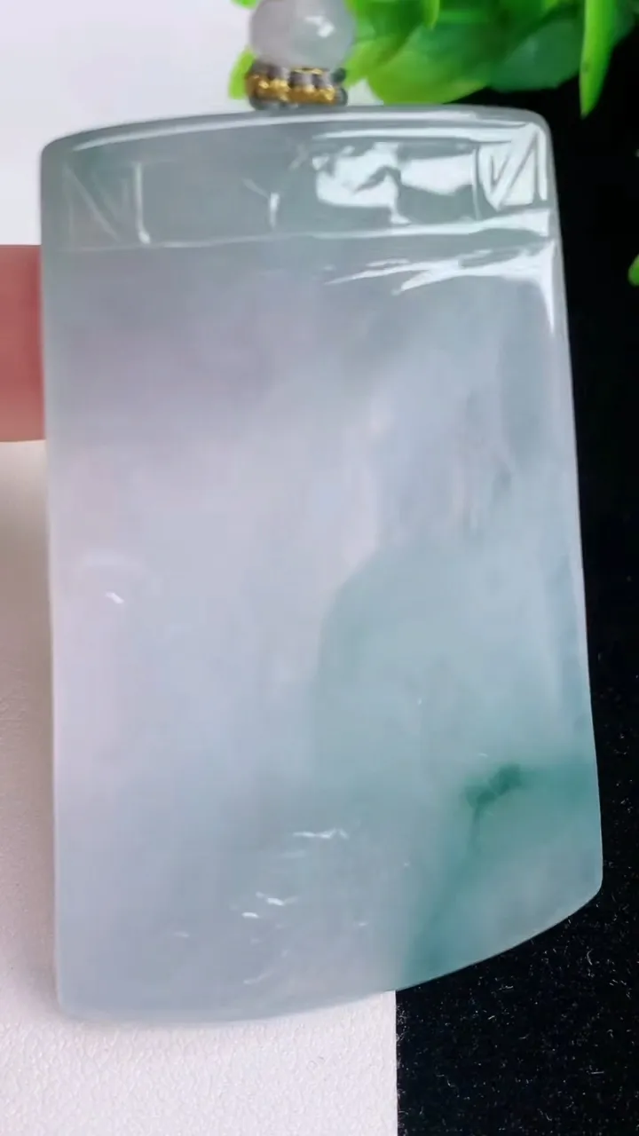 天然A货翡翠冰种飘花文殊菩萨吊坠，尺寸66-41.7-4.6，重量:36.59g
7月30日