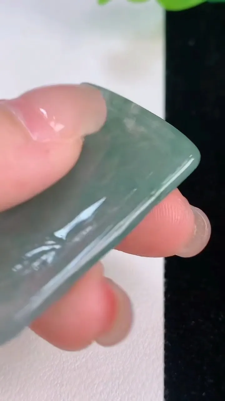 天然A货翡翠普贤菩萨吊坠，尺寸43.2-29.2-5.3，重量:15.00g
7月30日