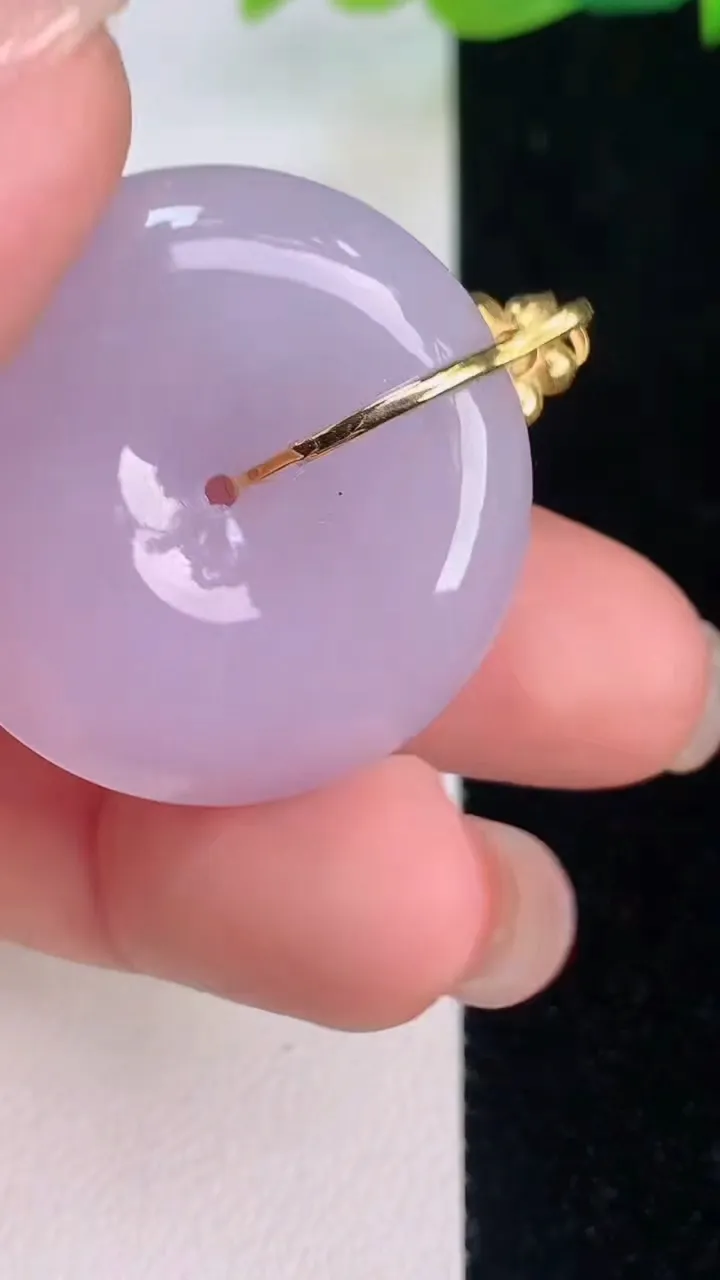 天然A货翡翠18k金紫罗兰平安扣吊坠，尺寸29.5-6，重量:11.45g
7月30日
