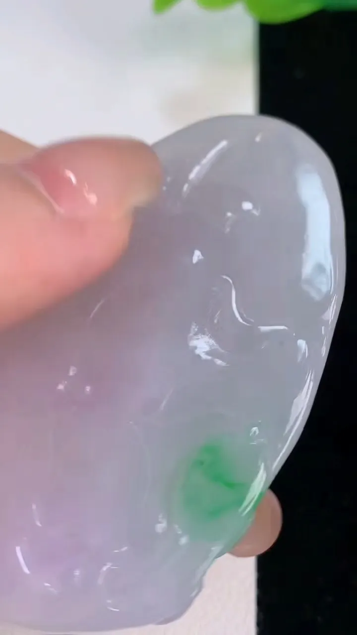 天然A货翡翠虚空藏菩萨吊坠，尺寸57.8-37.5-7.4，重量:31.23g
7月30日