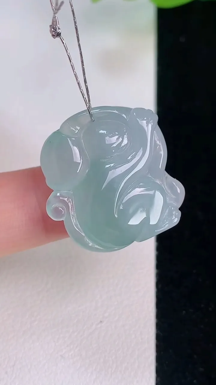 天然A货翡翠生肖猴吊坠，尺寸22.4-22-5.8，重量:7.52g
7月30日