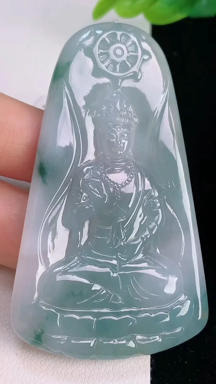 天然A货翡翠冰种飘花观音菩萨吊坠，尺寸67.2-39.2-5.2，重量:28.88g
7月30日