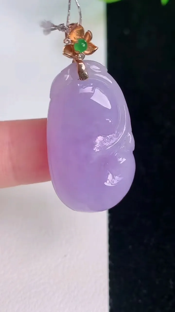 天然A货翡翠18k金紫罗兰如意吊坠，尺寸29.6-17-5.5，重量:6.46g
7月30日