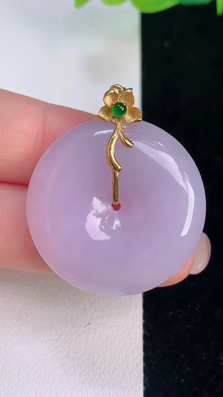 天然A货翡翠18k金紫罗兰平安扣吊坠，尺寸29.5-6，重量:11.45g
7月30日