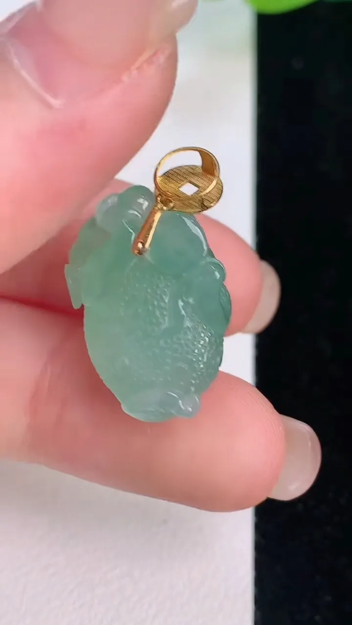 天然A货翡翠金蟾吊坠，尺寸21.3-15.2-12.2，重量:6.48g
7月30日