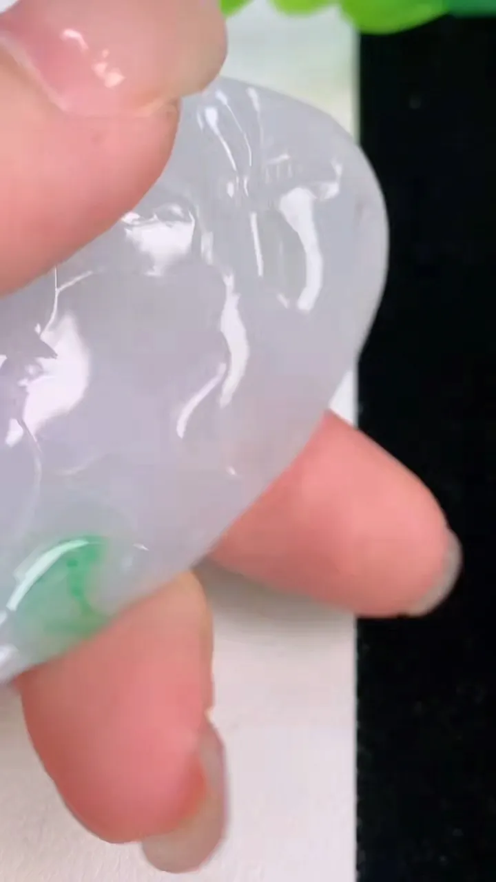 天然A货翡翠虚空藏菩萨吊坠，尺寸57.8-37.5-7.4，重量:31.23g
7月30日