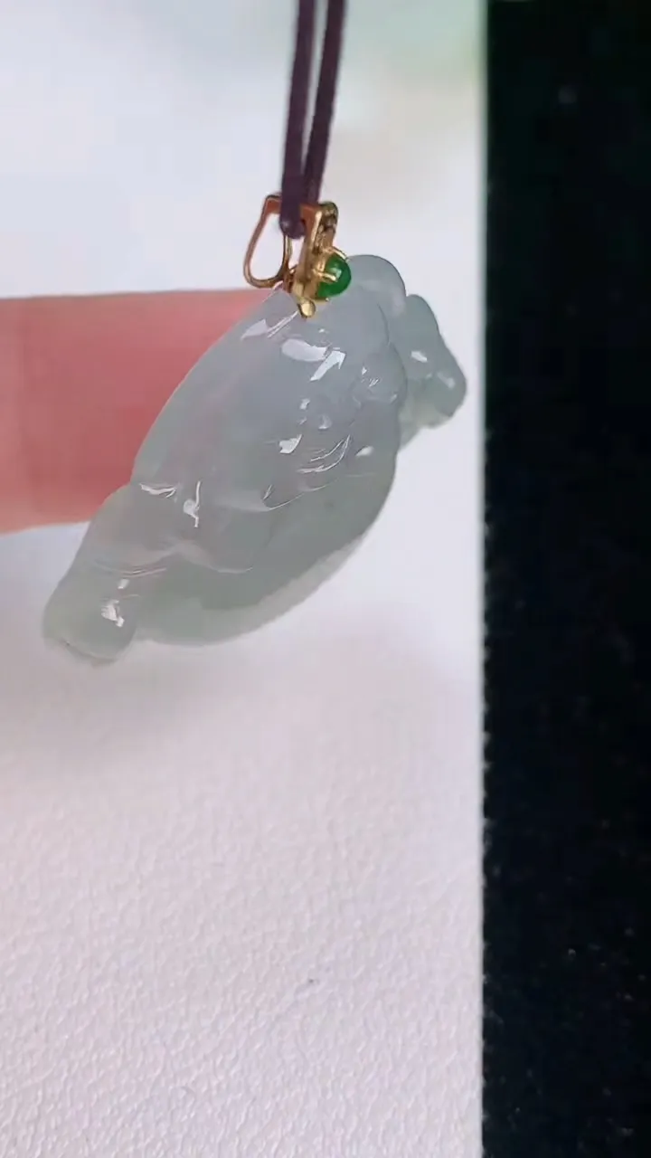 天然A货翡翠种飘花佛公吊坠，尺寸27.6-30.4-5.8，重量:7.45g
7月30日