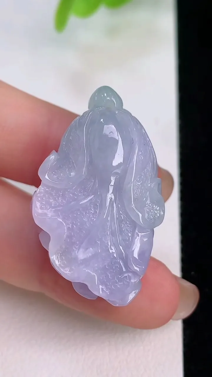 天然A货翡翠春带彩 紫罗兰白菜吊坠，尺寸34.6-20.4-12，重量:15.12g
7月31日