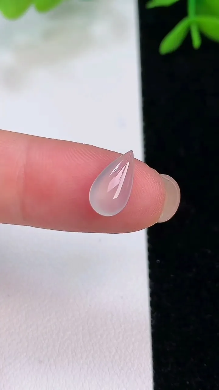 天然A货翡翠水滴镶嵌件，尺寸11.3-6.2-3，重:0.30g
7月31日