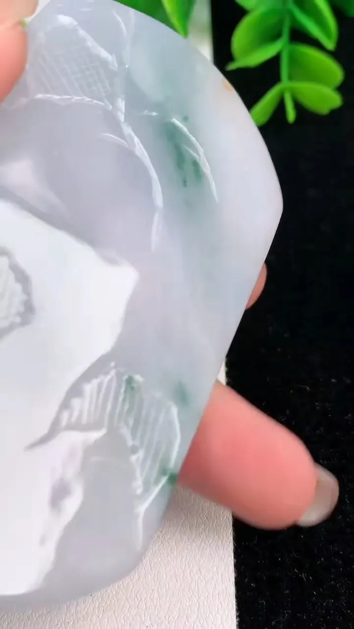 天然A货翡翠飘花山水观音菩萨吊坠，尺寸77-48.3-10，重:79.08g
7月31日