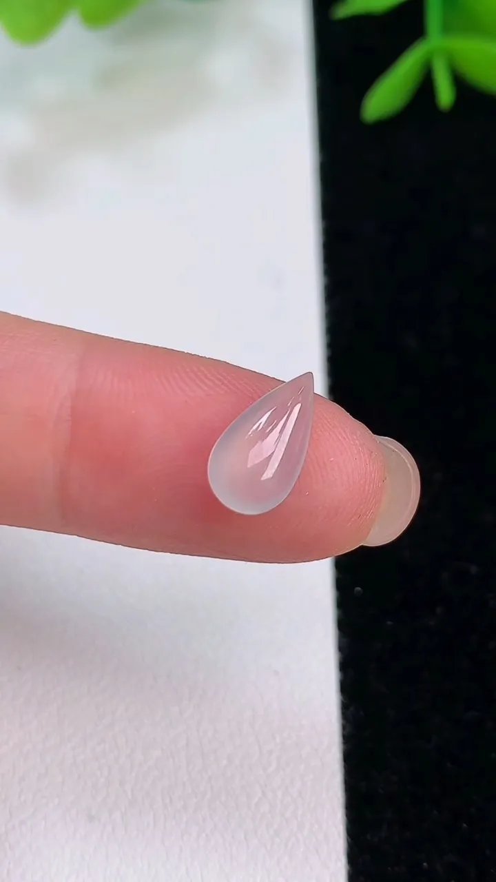 天然A货翡翠水滴镶嵌件，尺寸11.3-6.2-3，重:0.30g
7月31日