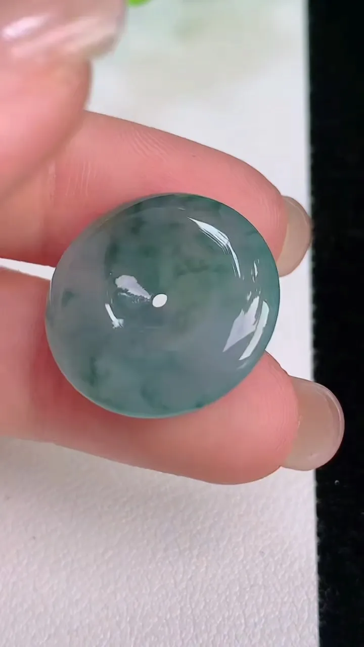 天然A货翡翠冰种飘花平安扣吊坠，尺寸21-4.6，重量:4.12g
7月31日