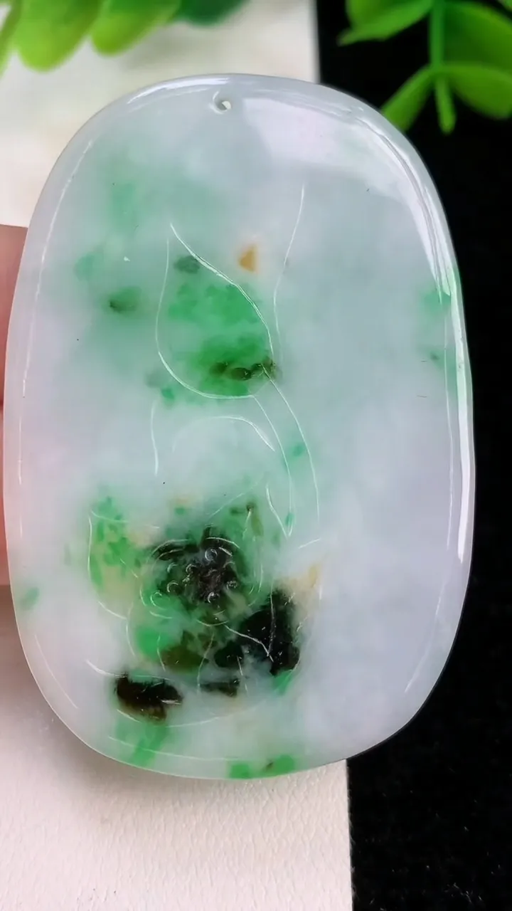 天然A货翡翠荷叶鱼吊坠，尺寸76-53-13.8，重:37.05g
7月31日