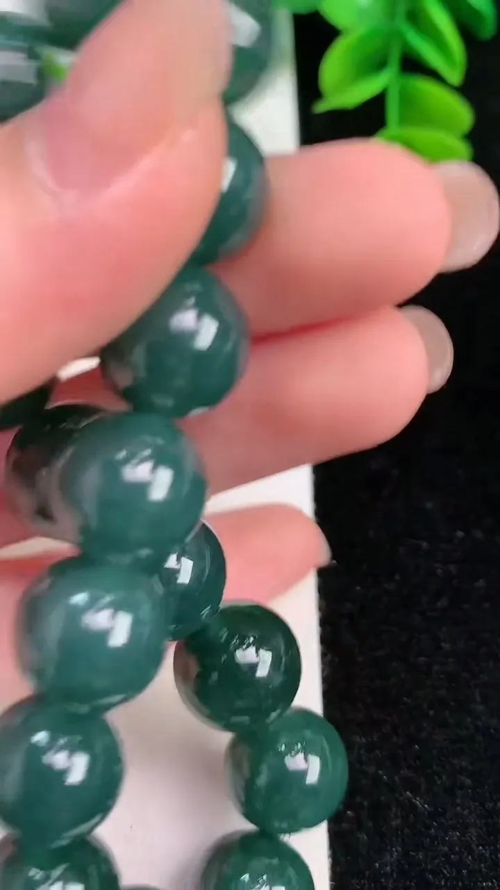 天然A货翡翠货蓝水圆珠手串，尺寸12.5，重:57.27g7月31日
工厂直销收藏佳品,种好水足，色泽均匀，有种有色，上手高大气！