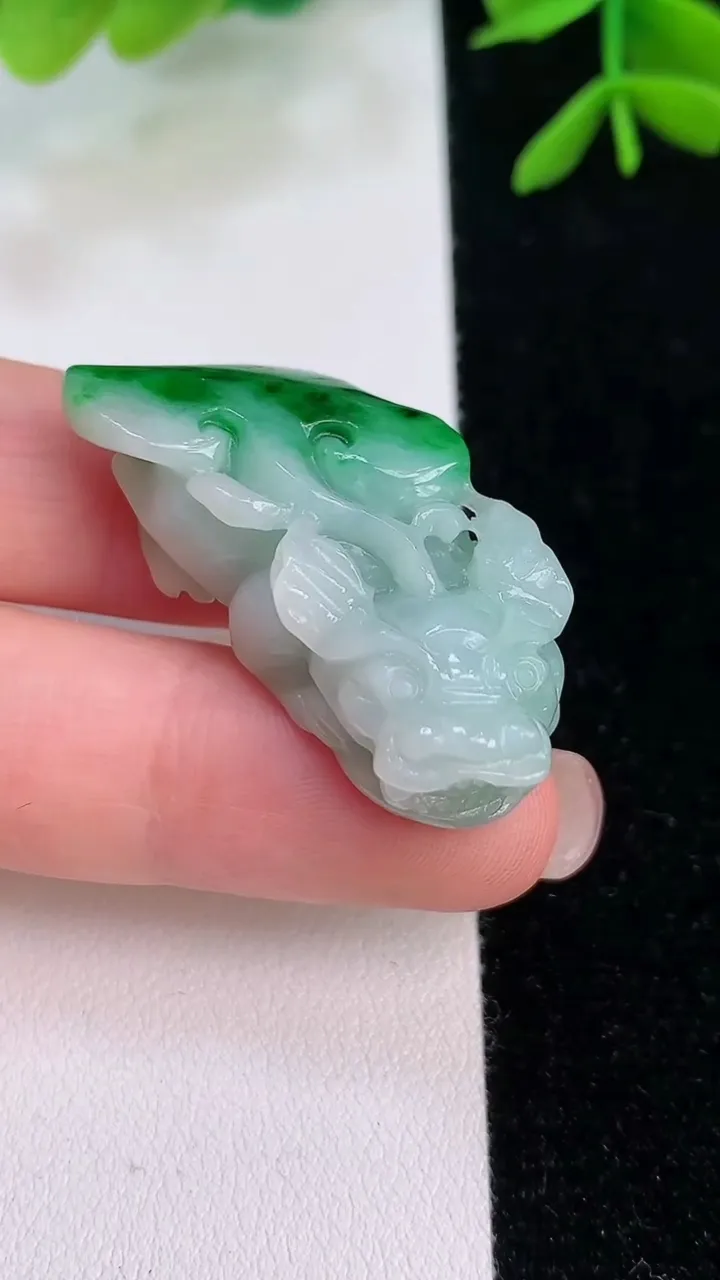 天然A货翡翠貔貅吊坠，尺寸 38.6-18.6-12.3，重: 15.30g
7月31日