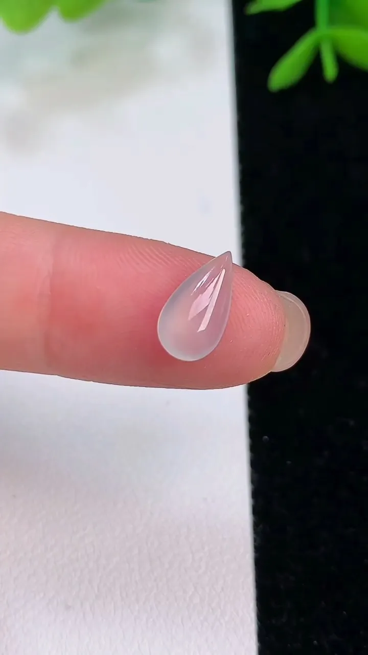 天然A货翡翠水滴镶嵌件，尺寸11.3-6.2-3，重:0.30g
7月31日