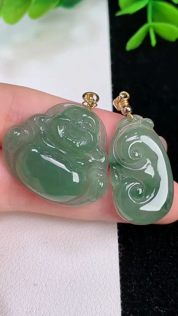 天然A货翡翠佛公吊坠一对，尺寸26.5-29.8-6.2/29.3-17.5-4，重:7.41g
7