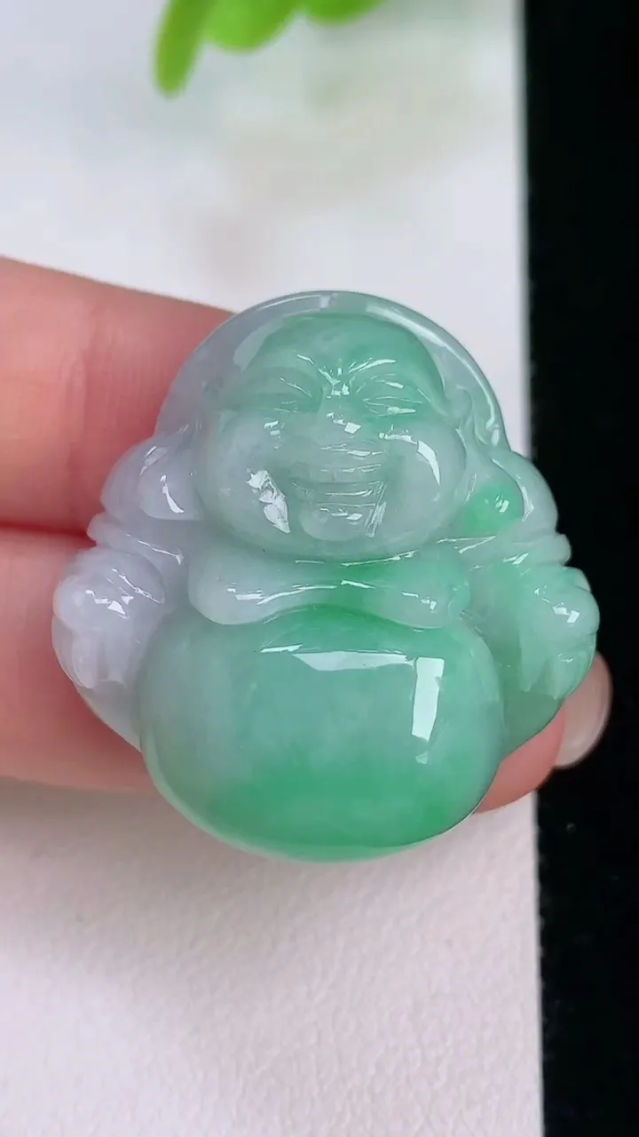 天然A货翡翠佛公吊坠，尺寸29.7-30.4-12.6，重量:18.08g
7月31日