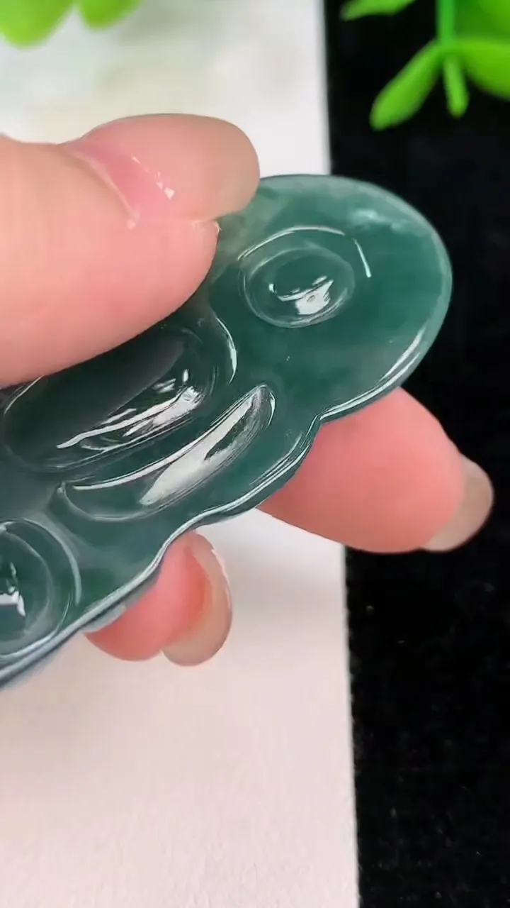 天然A货翡翠蓝水度母观音菩萨吊坠，尺寸54.3-31.3-5.2，重:15.11g
7月31日