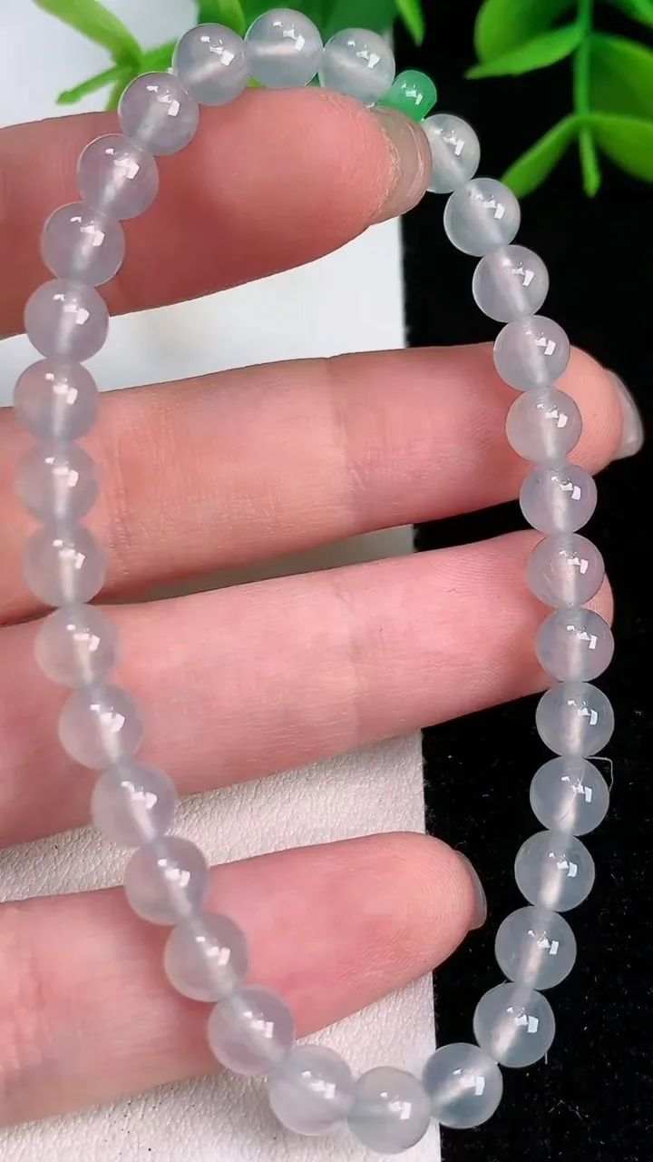 天然A货翡翠种白冰起光圆珠手串，尺寸6.2-33颗，重:11.12g7月31日
工厂直销收藏佳品,种