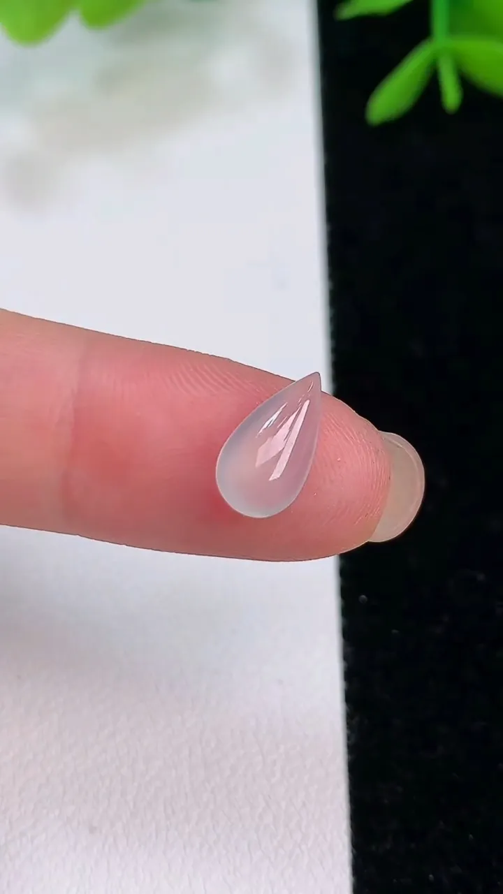 天然A货翡翠水滴镶嵌件，尺寸11.3-6.2-3，重:0.30g
7月31日