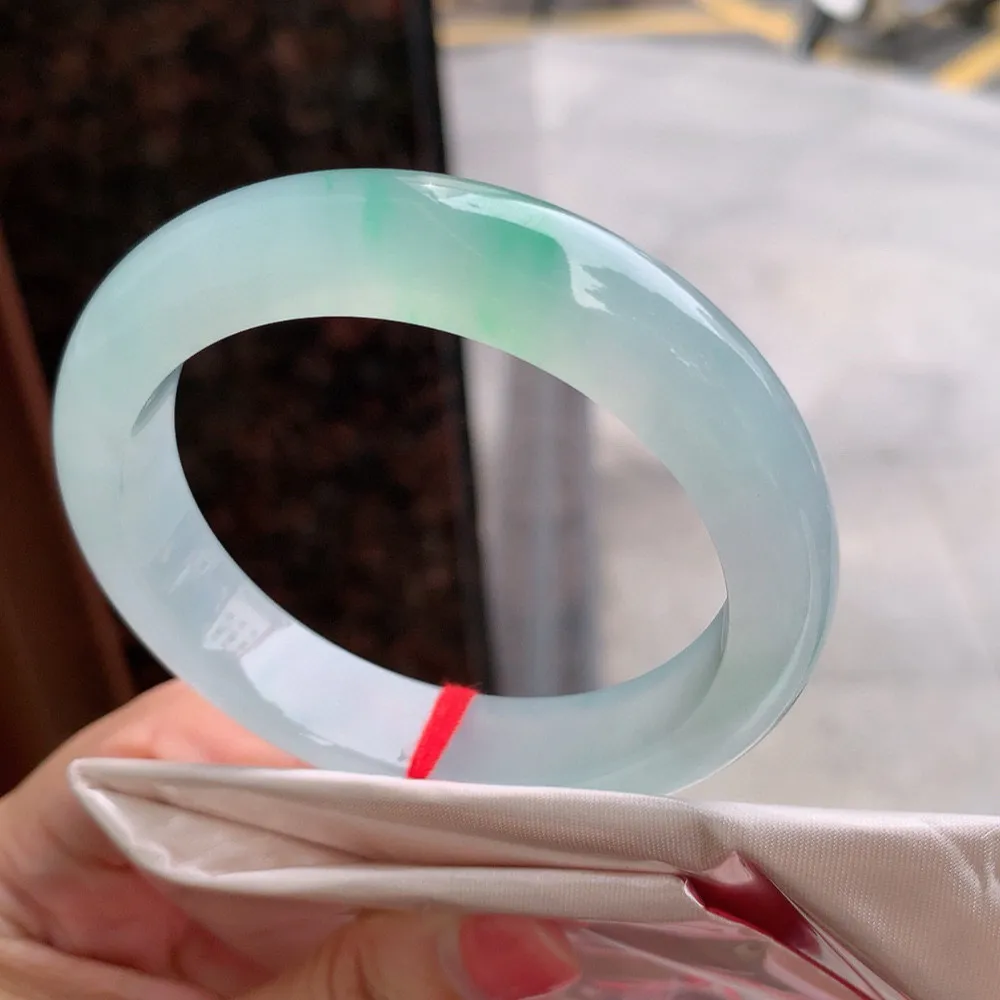 正圈冰玻阳绿 无瑕 尺寸:56.5/12.5/8.7 种色兼备🥰🥰