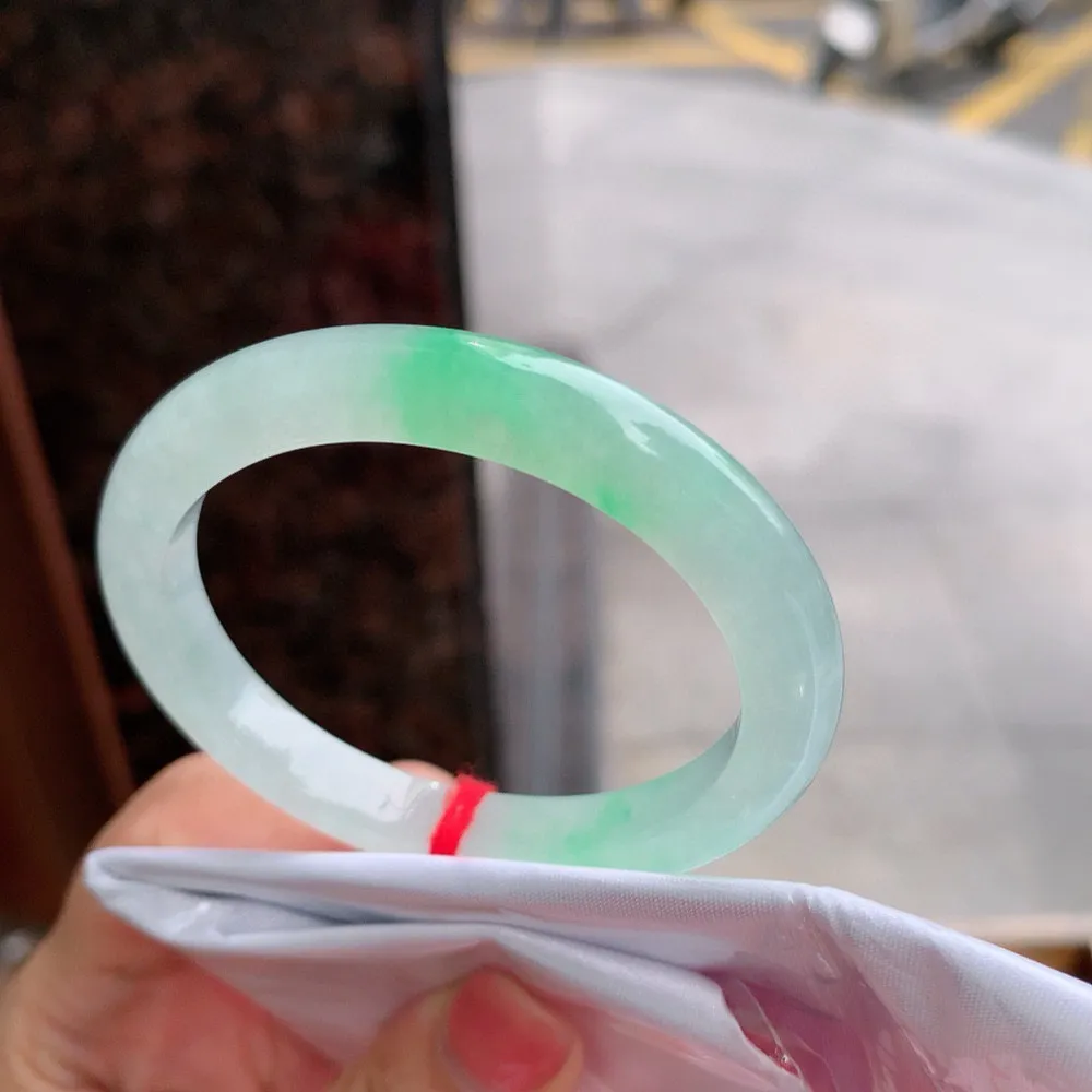 贵妃高冰阳绿 一丝细纹 尺寸:52.2/45.1/7.5/7 种色俱佳🥰🥰