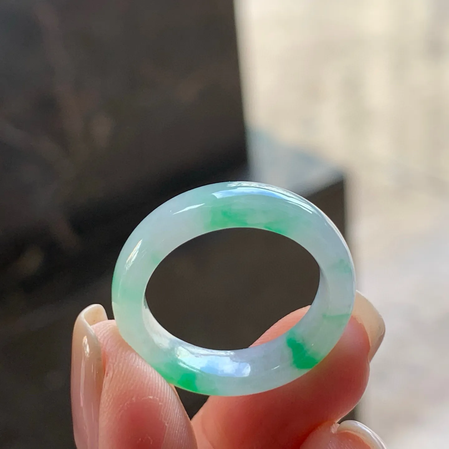 阳绿指环
水润