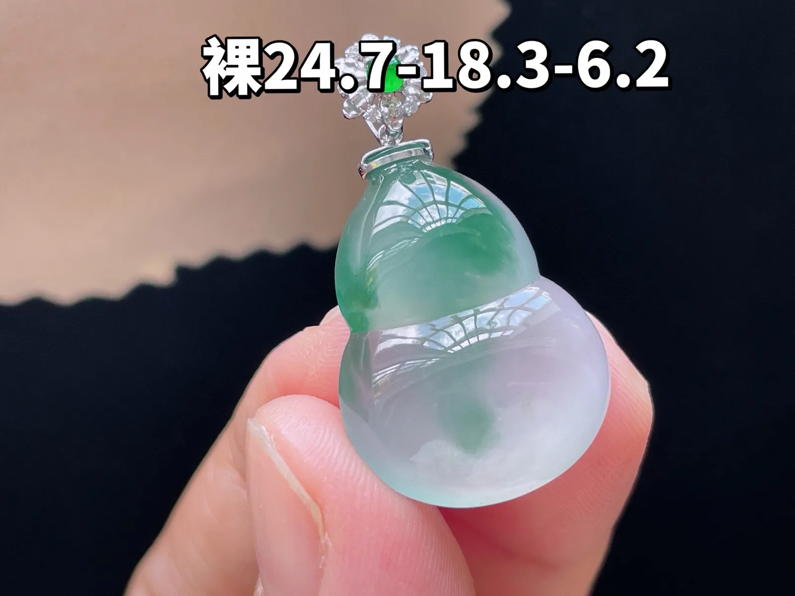 18K 冰种飘花·葫芦

裸24.7-18.3-6.2