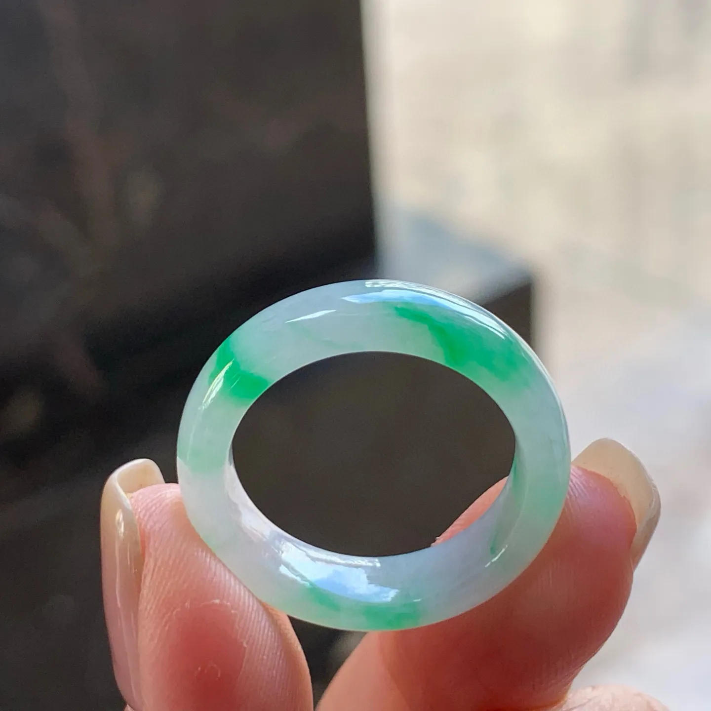 阳绿指环
水润