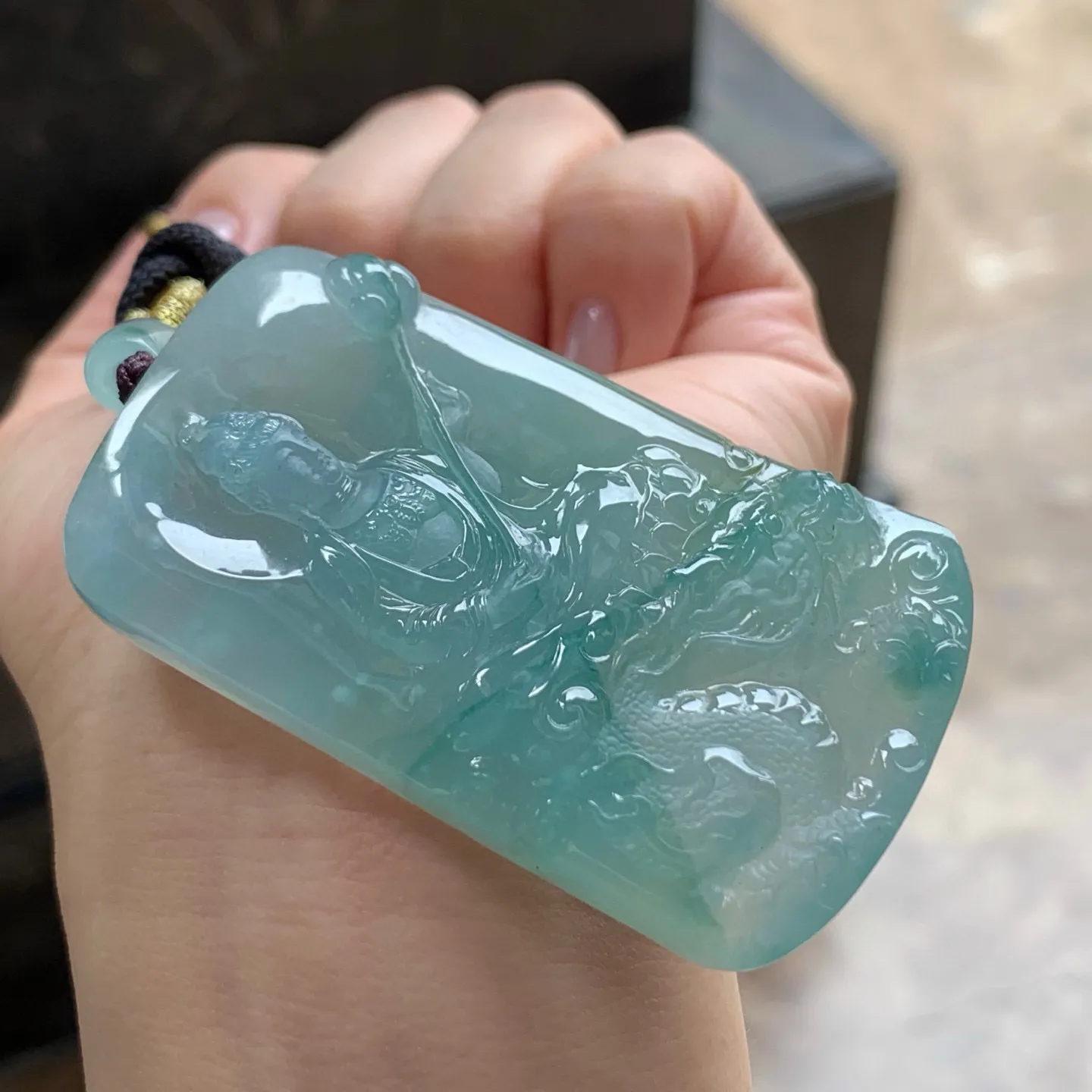 糯冰降龙观音
佩戴大气，底色漂亮