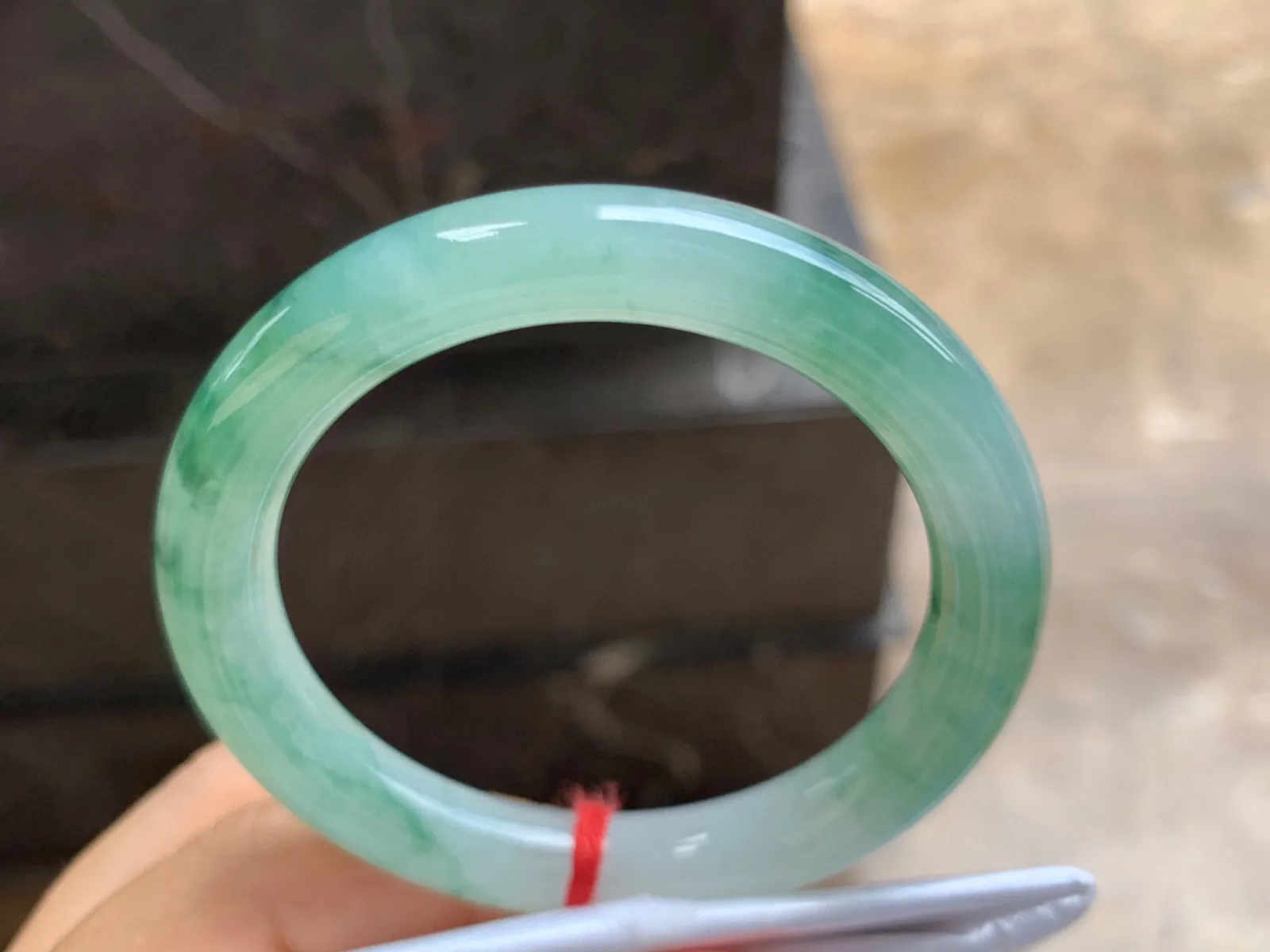 50.5-8.5mm
冰种飘花圆条手镯 水润光泽 花色漂亮