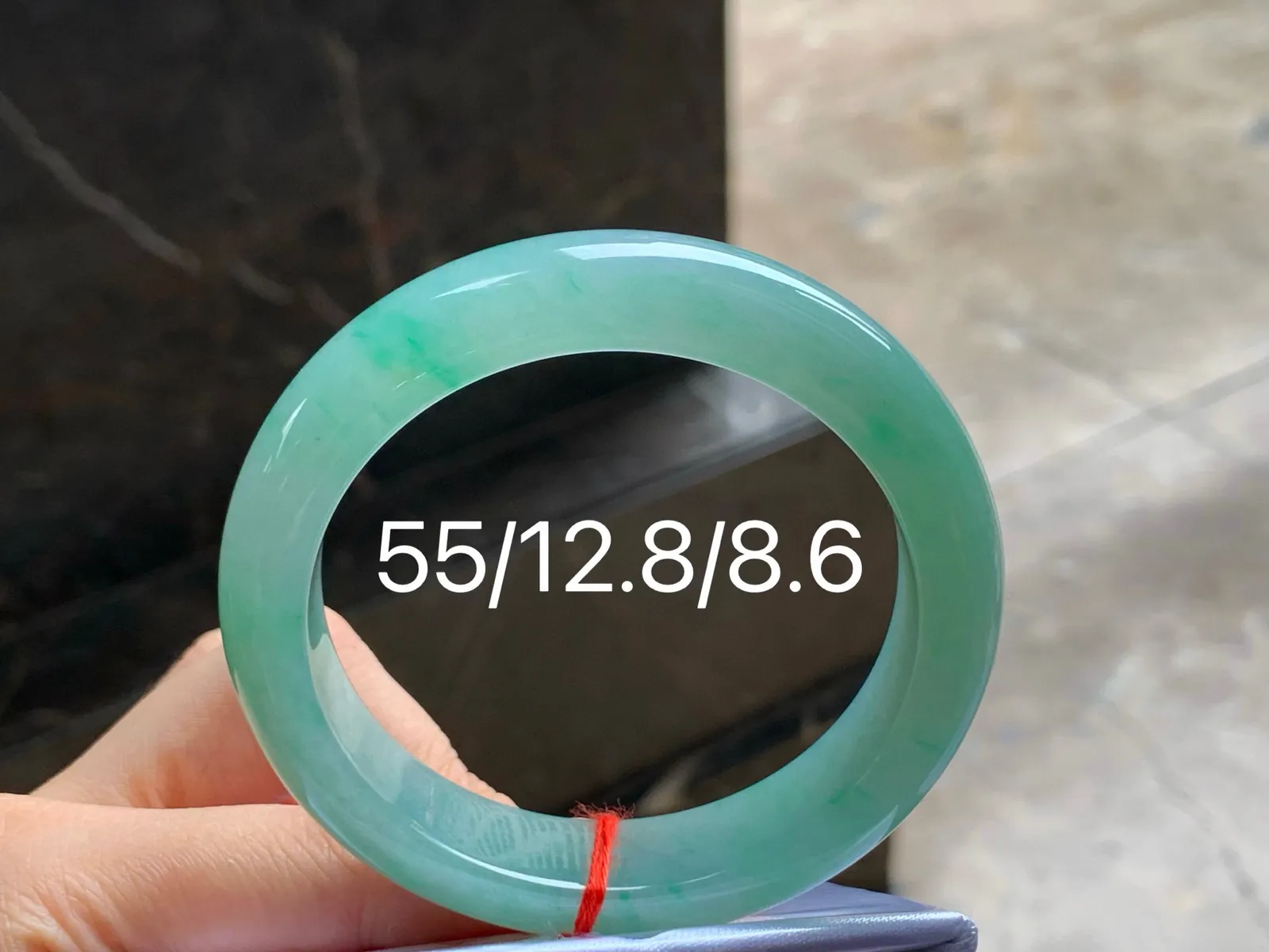 带色手镯
细腻55/12.8/8.6mm
