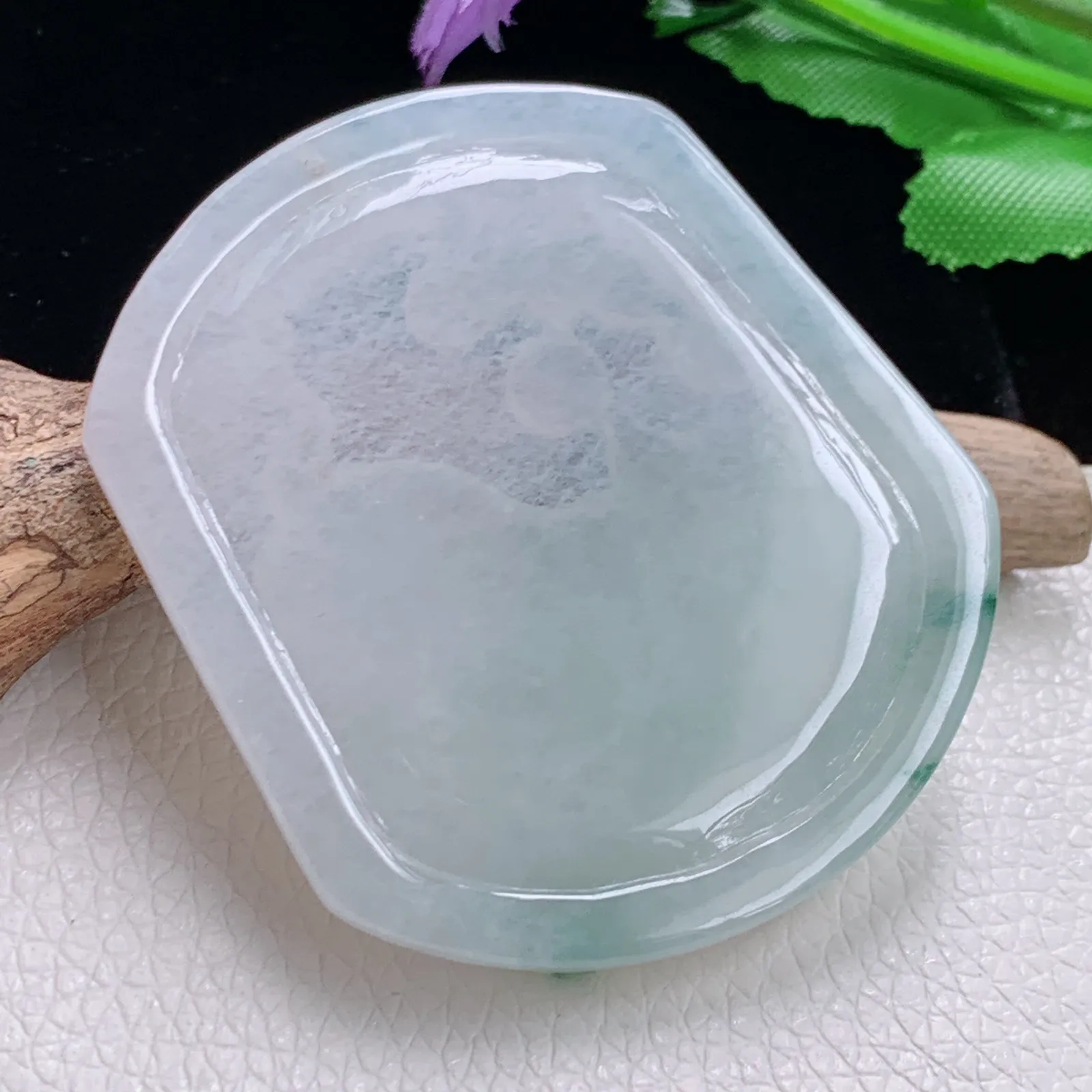 yn实拍52.5*45.6*5.5缅甸翡翠精雕冰飘花招财猪 生肖猪玉吊坠 玉挂件