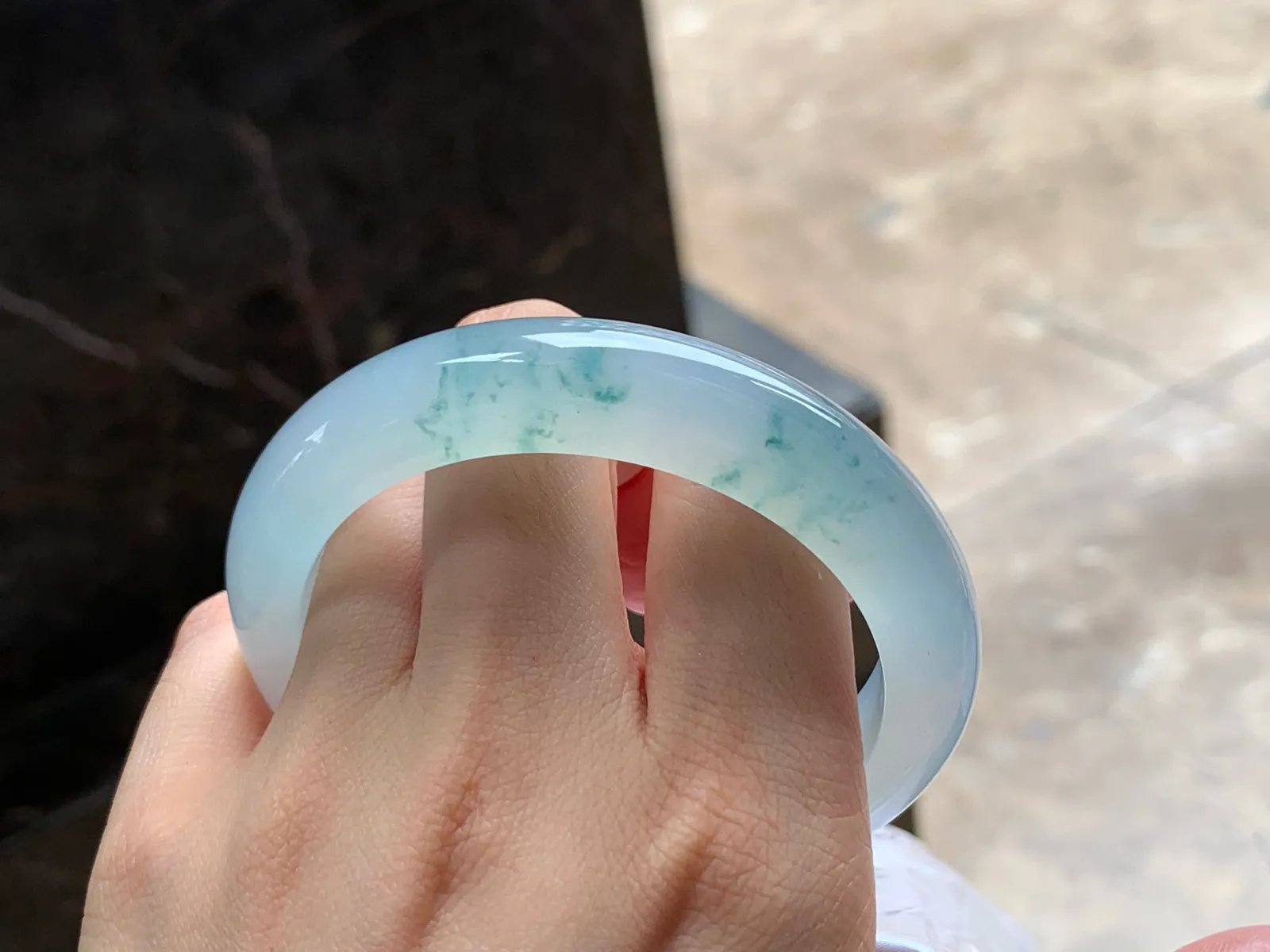 冰种飘花手镯
种好56.5/12.5/9mm