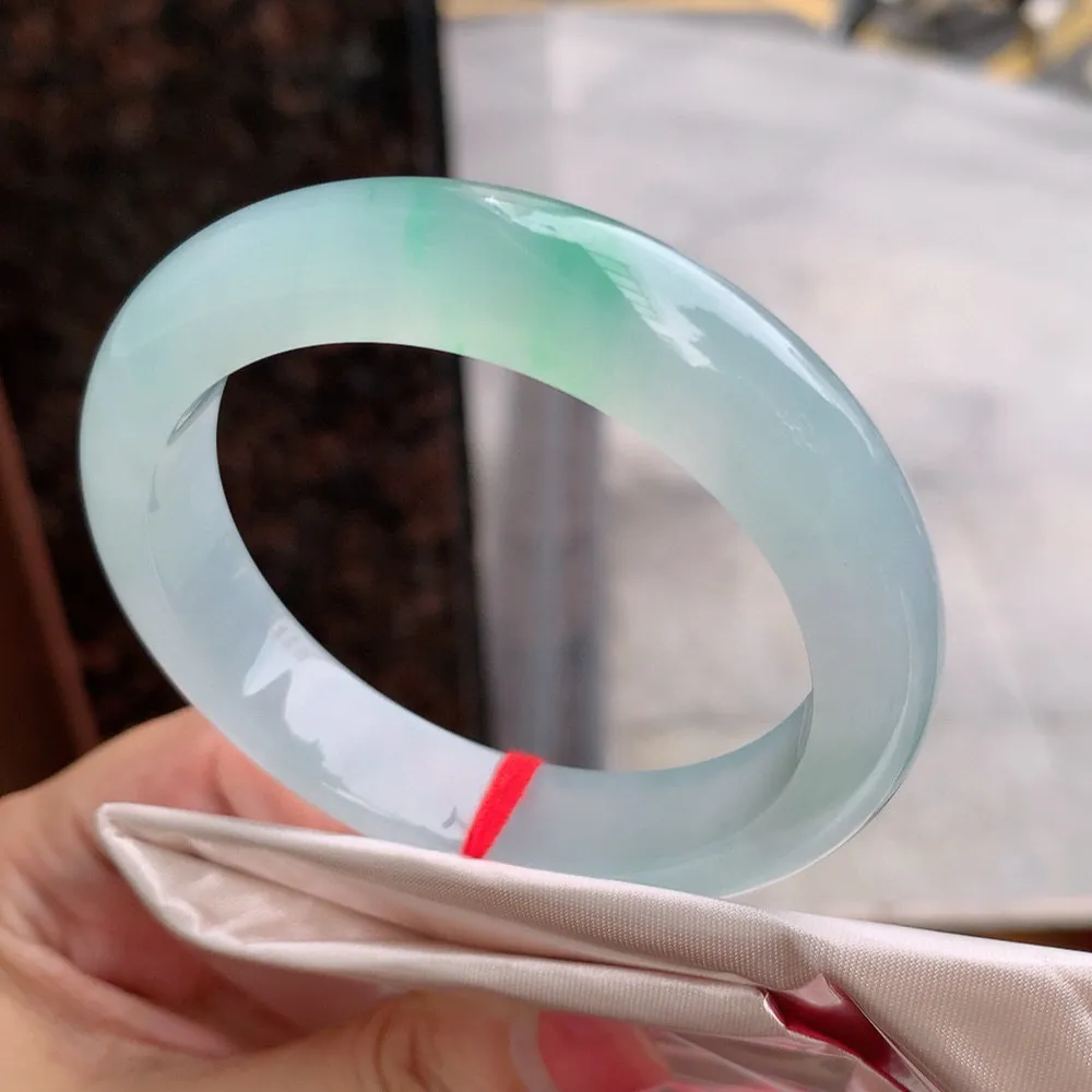 正圈冰玻阳绿 无瑕 尺寸:56.5/12.5/8.7 种色兼备🥰🥰