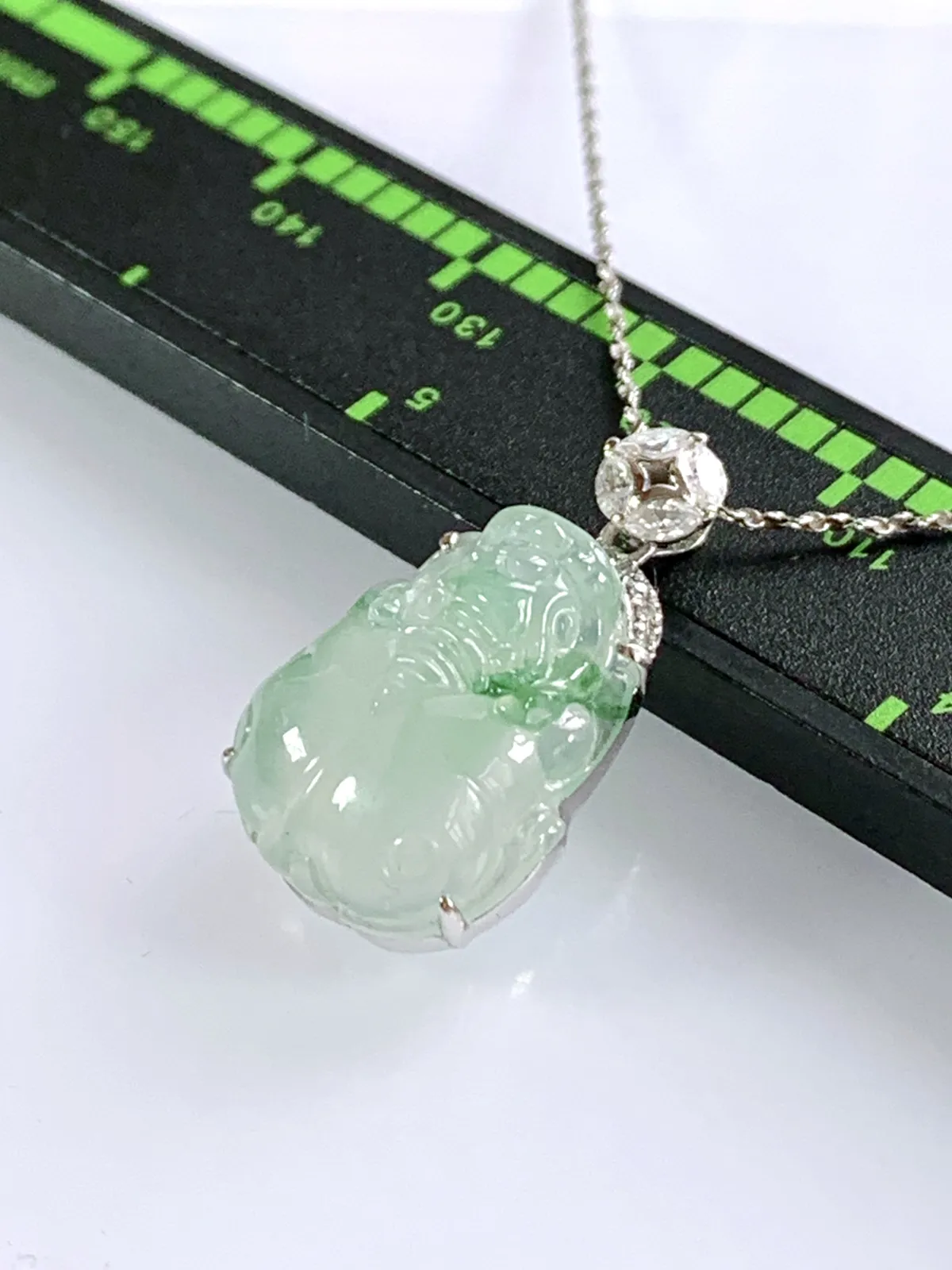 缅甸天然翡翠A货，18K金镶嵌冰种起光起胶飘花小貔貅吊坠挂件，尺寸：整体22/12.8/6.6mm,