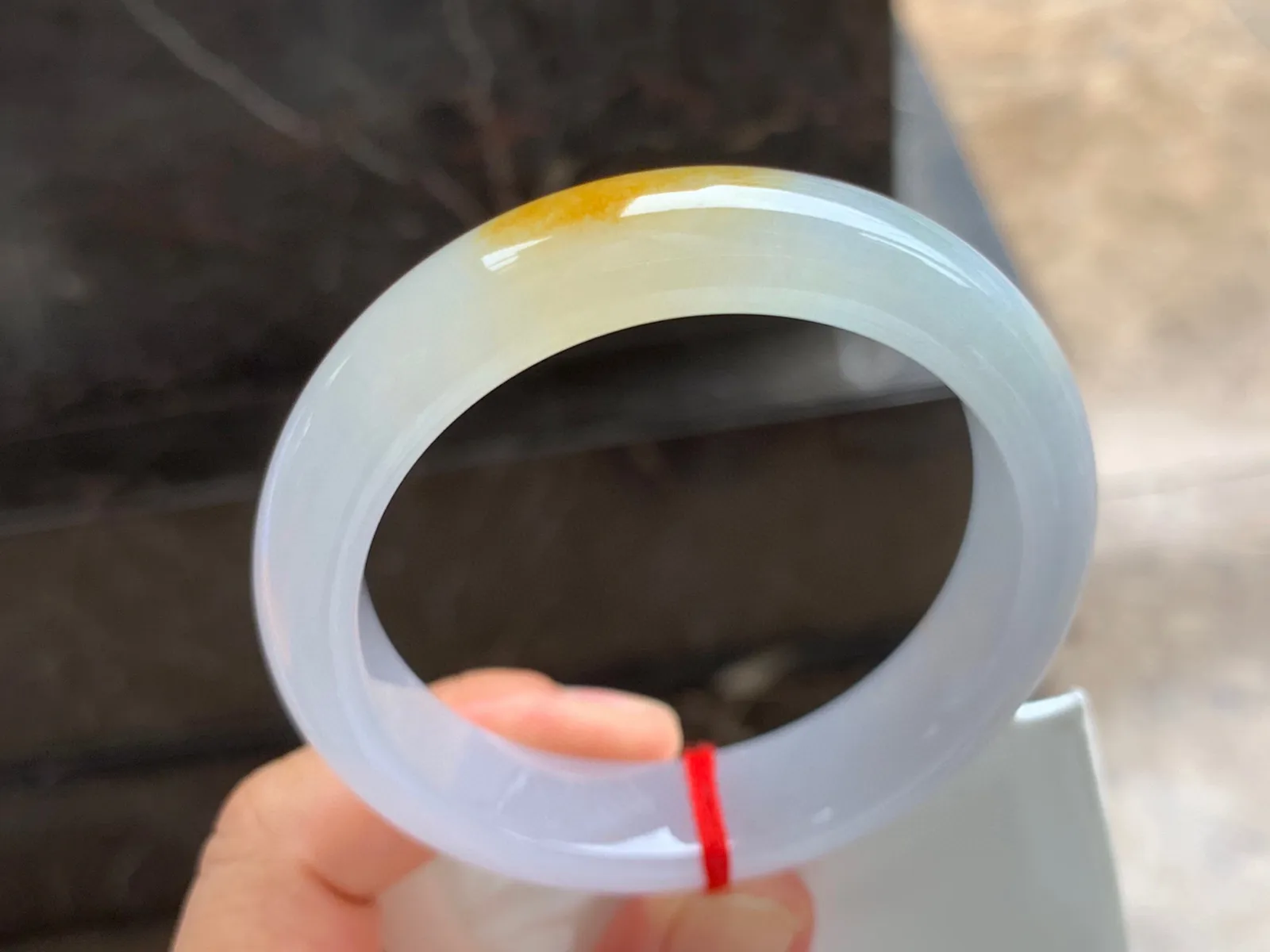 54-13.5-9mmm
冰黄翡手镯 水润冰透 一抹黄 韵味十足