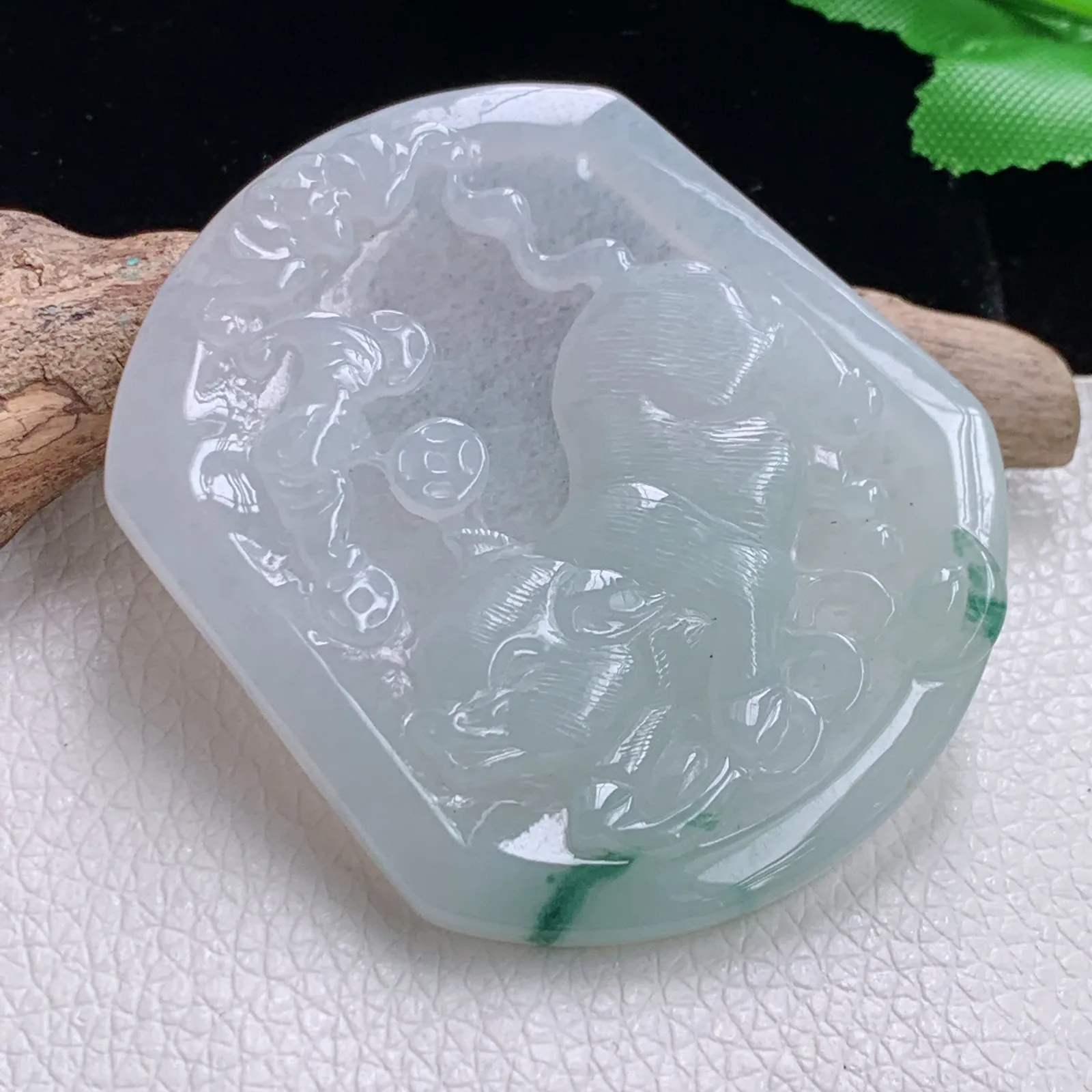yn实拍52.5*45.6*5.5缅甸翡翠精雕冰飘花招财猪 生肖猪玉吊坠 玉挂件