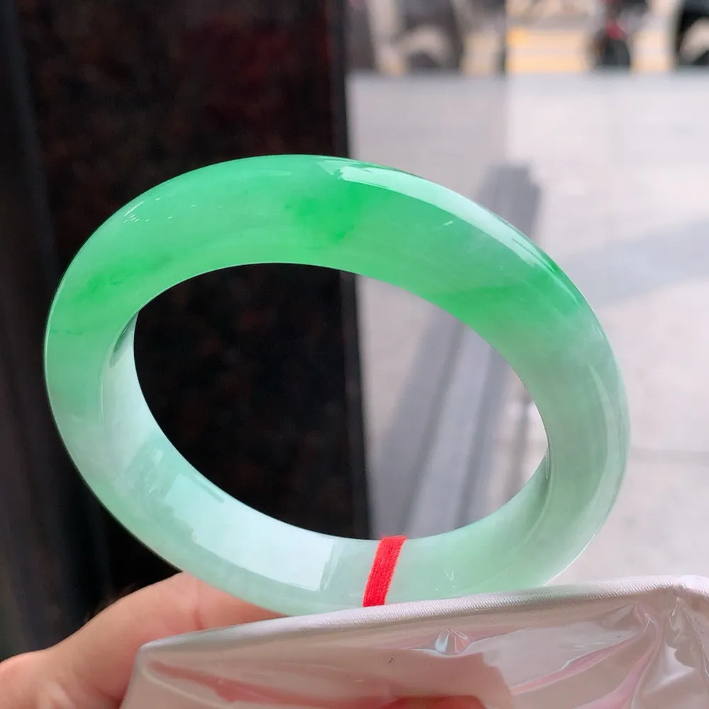 正圈高冰阳绿 无瑕 尺寸:56.2/12.6/9.5 阳绿 种色俱佳