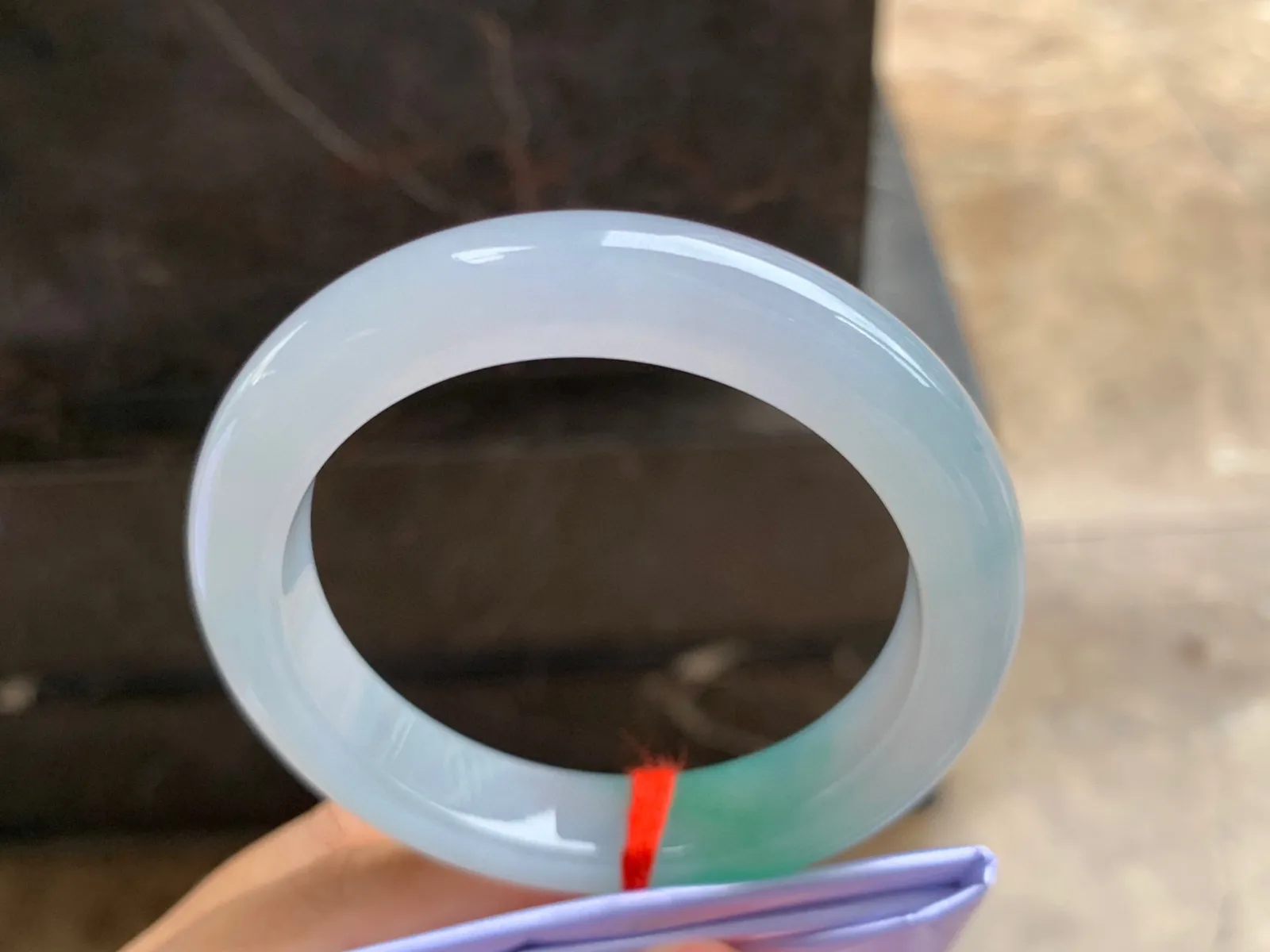 56-12-10mm
冰种飘绿手镯 一抹绿清新脱俗