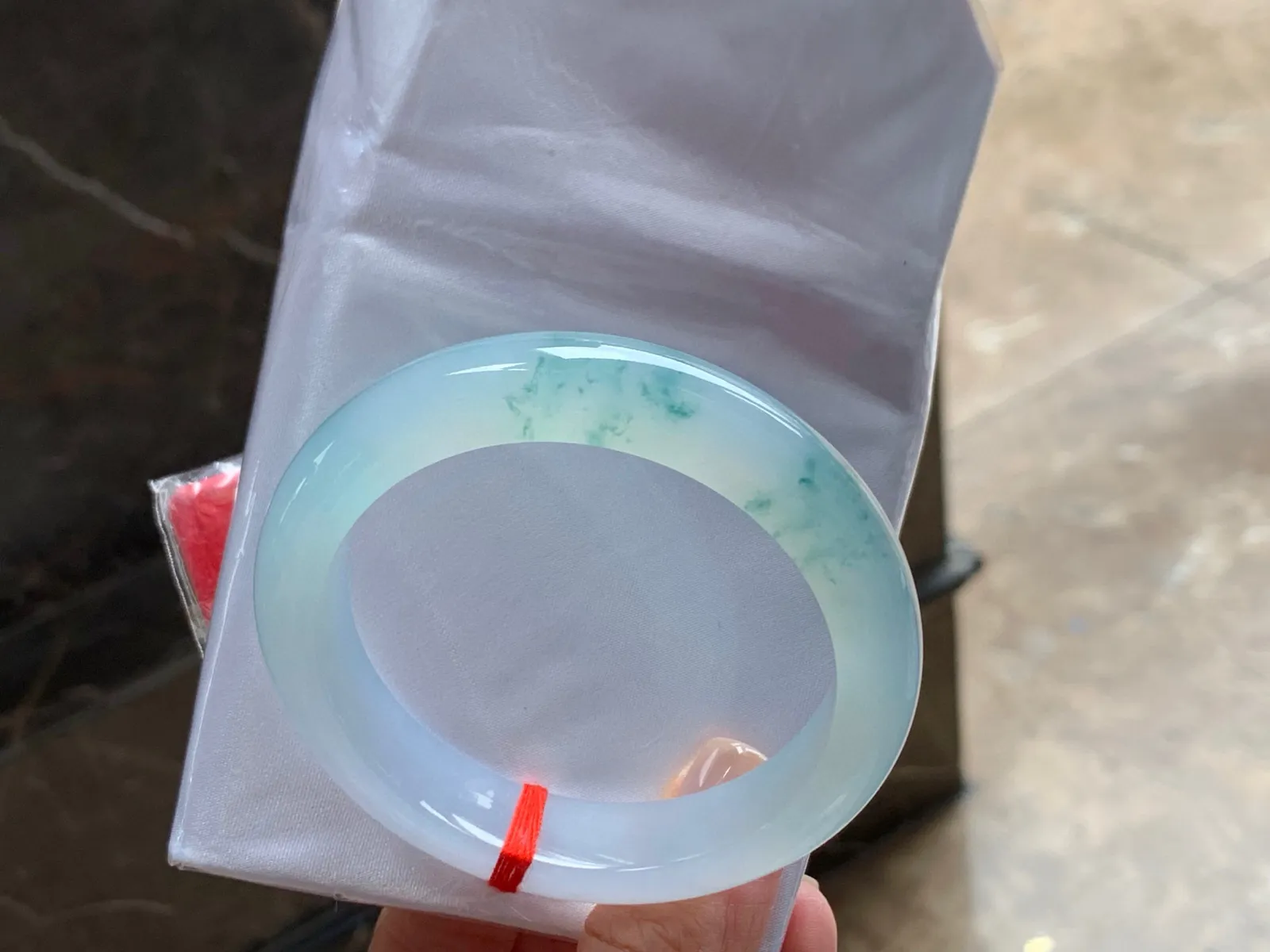 冰种飘花手镯
种好56.5/12.5/9mm