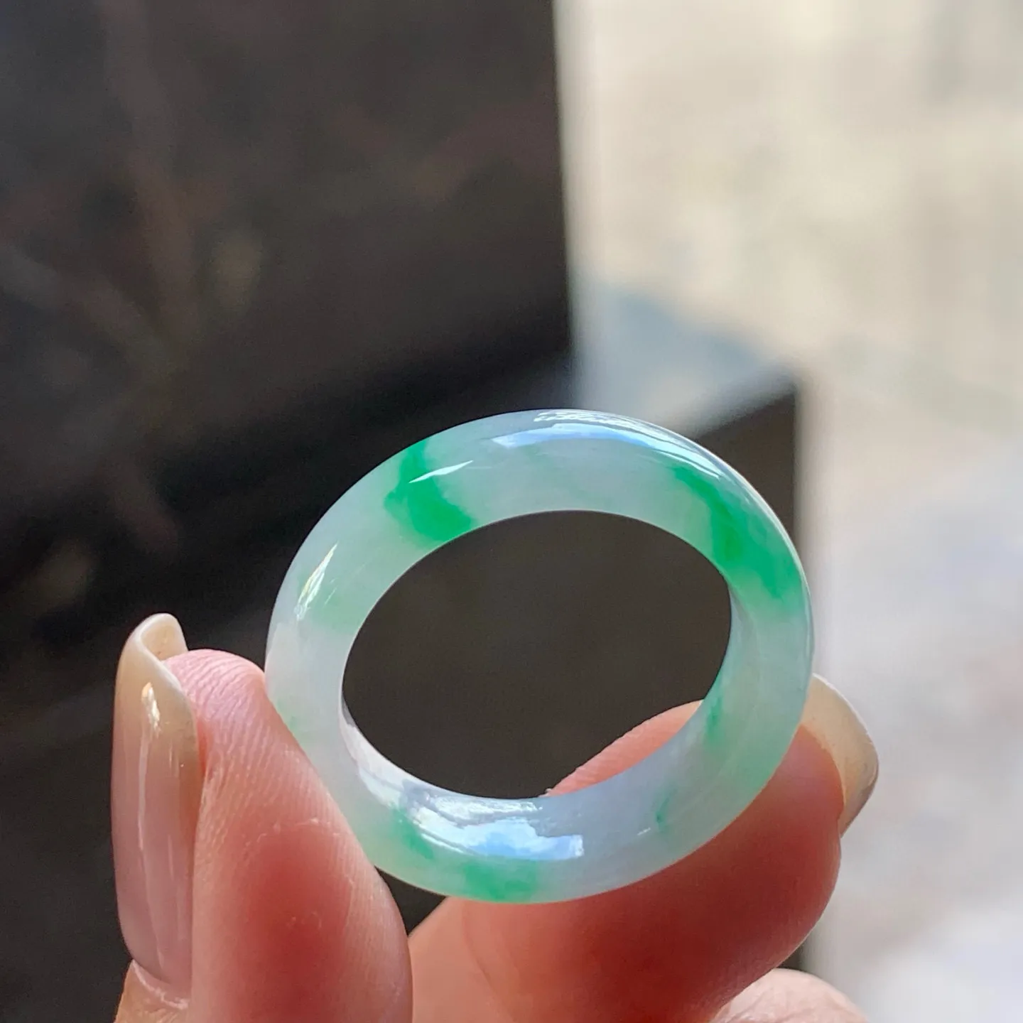 阳绿指环
水润