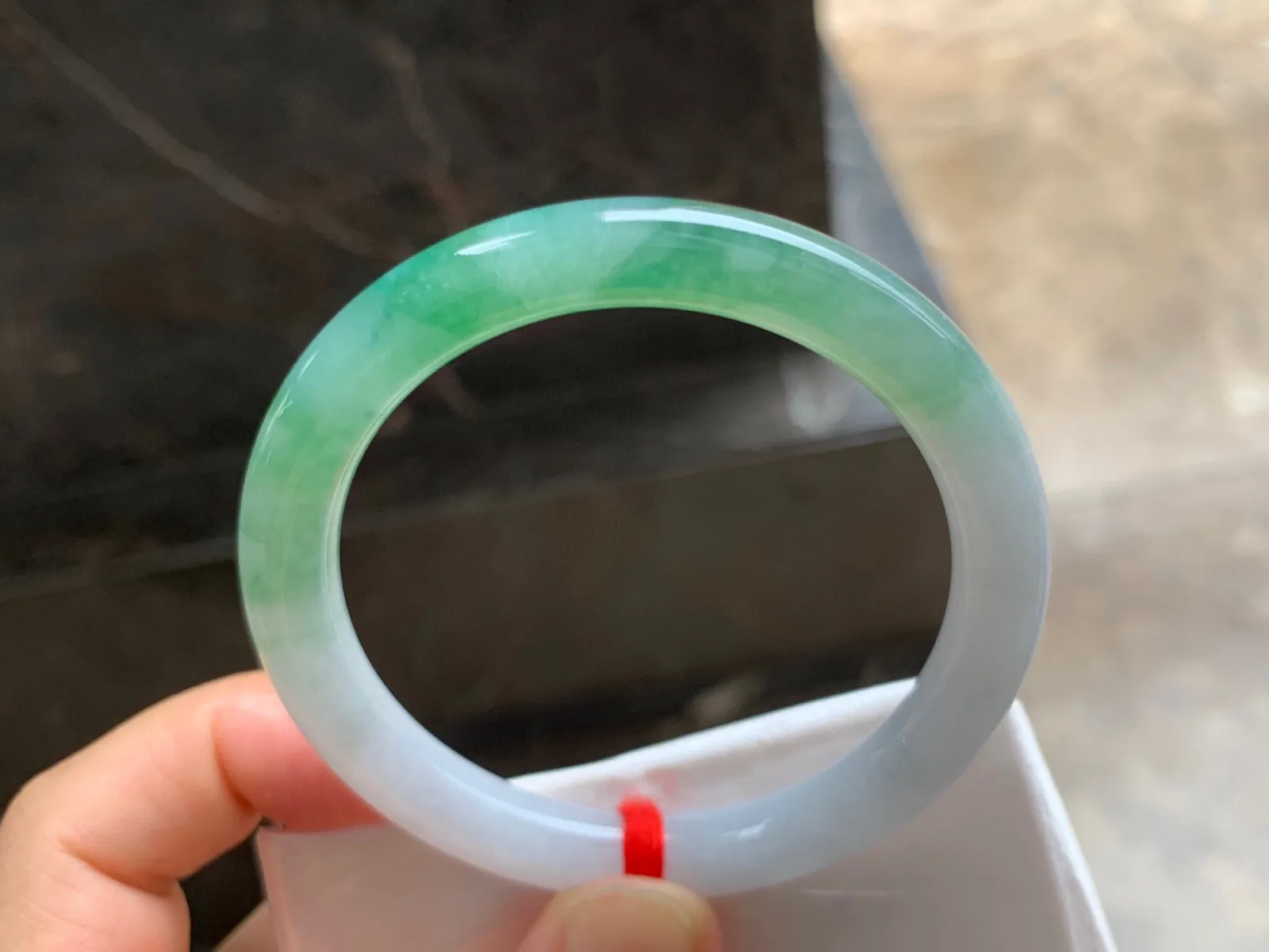 52.5-8mm
色花圆条手镯 底子细腻 花色漂亮 半山半水