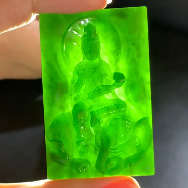 缅甸墨翠普贤观音菩萨挂件，黑度油黑发亮 种老肉质细 胶感好 打灯色阳 冰透十足，可打孔绑绳佩戴或镶嵌，守护神 男女都可佩戴