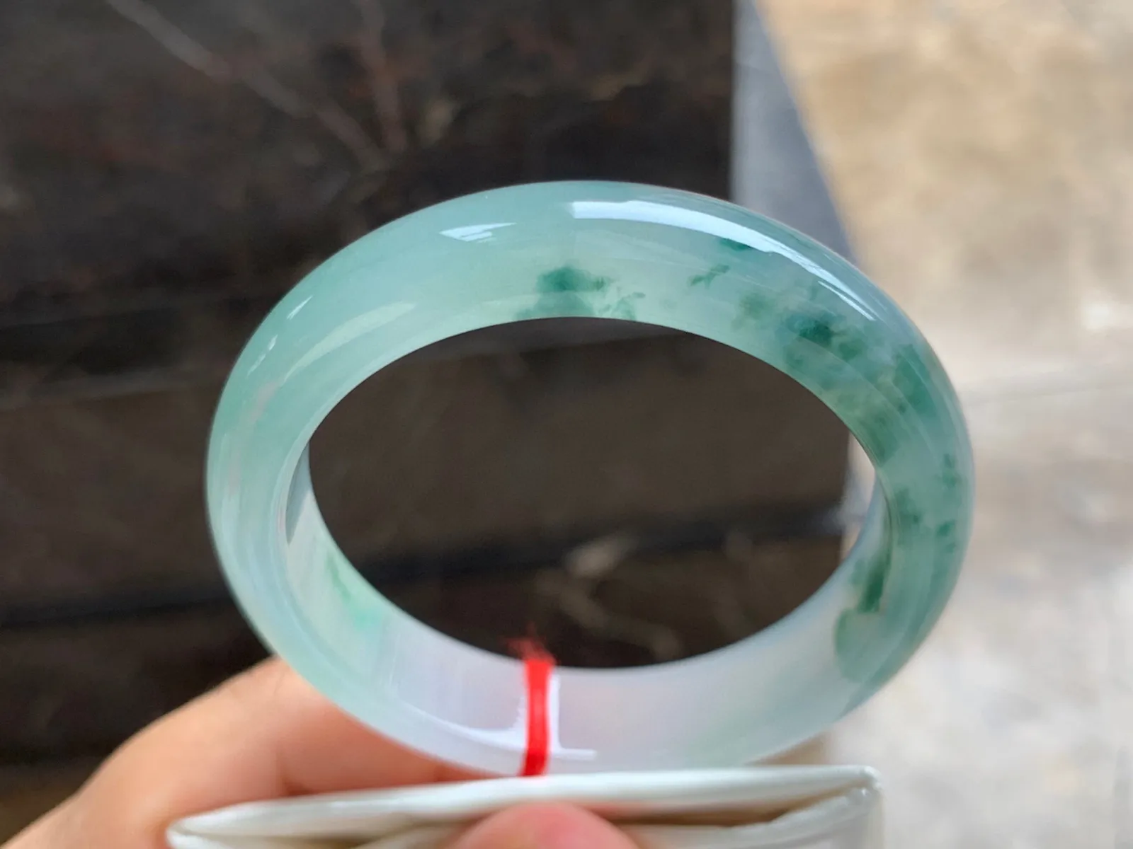 54.5-13-8mm
冰种飘花手镯 种老肉细～飘花浓郁