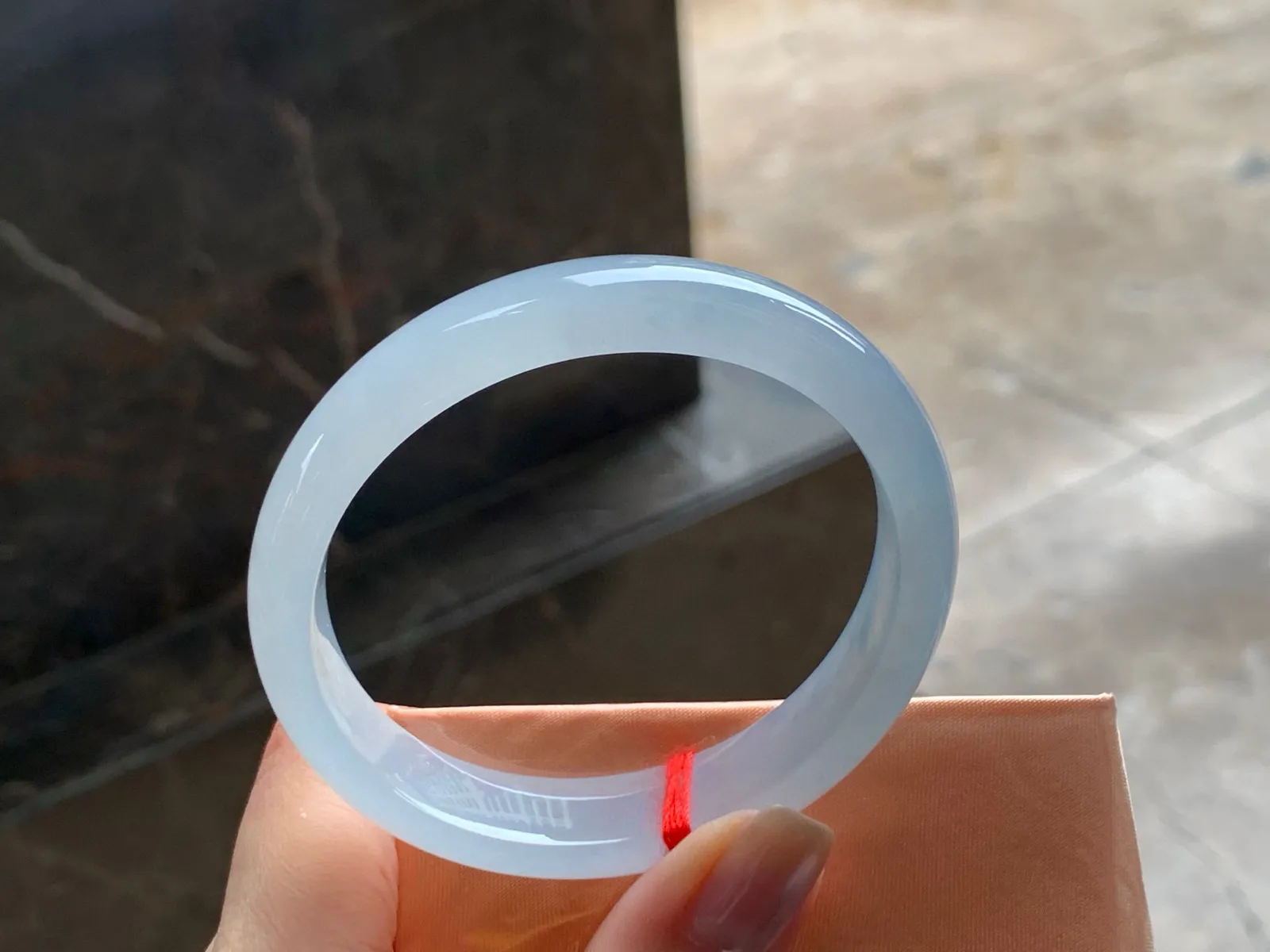 冰种贵妃镯
干净清爽 55/12.5/7mm