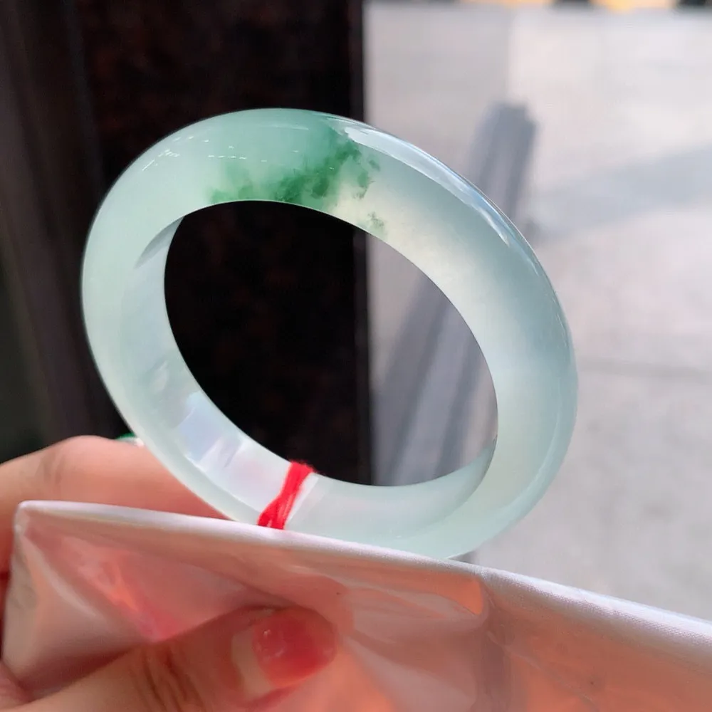 正圈冰玻晴水蓝花镯 无瑕 尺寸:53.5/12.2/8.8  胶感十足 荧光闪闪 实物更好 🥰🥰